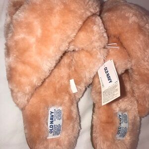 Old Navy Women's Fuzzy Slippers - Pink